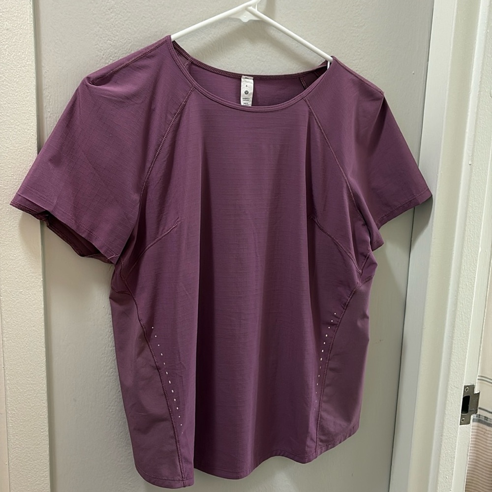 Lululemon t shirt